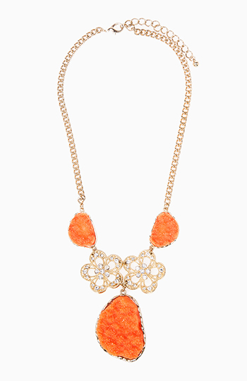 Daisy and Pollen necklace Slide 1