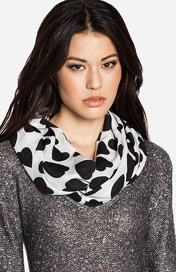 Queen Of Hearts Infinity Scarf Slide 1