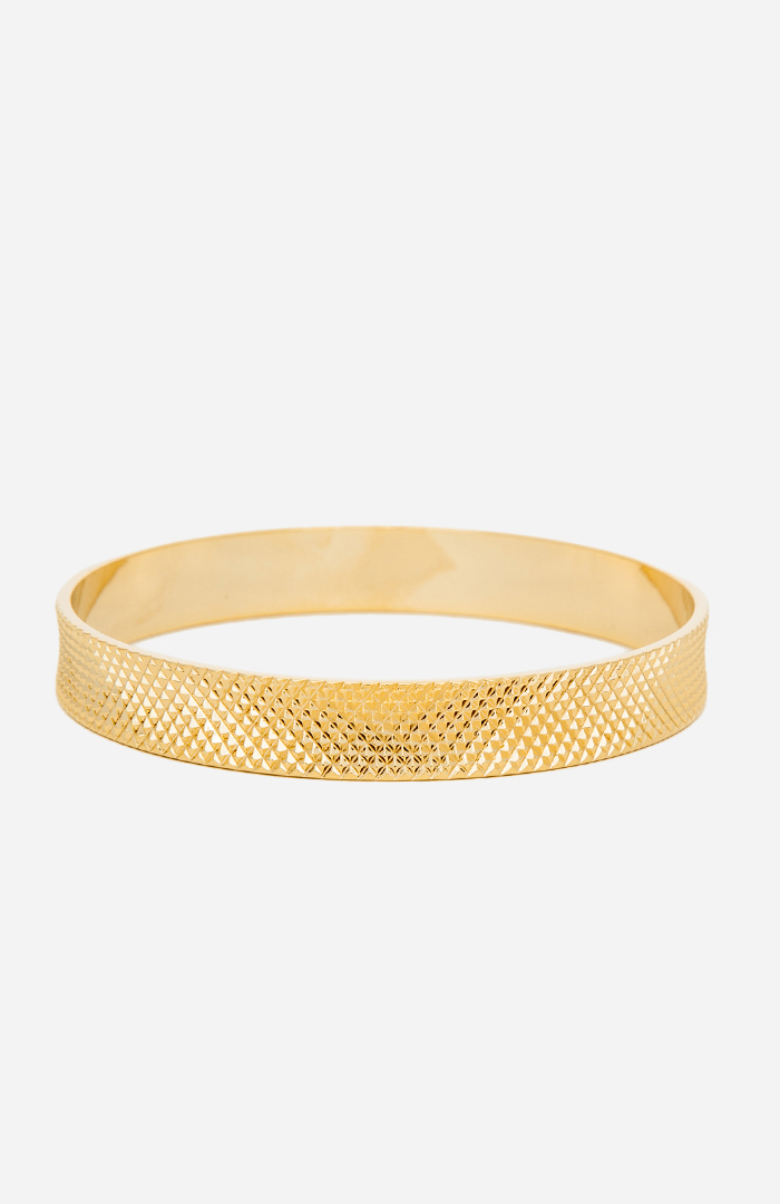 DAILYLOOK Textured Bangle Bracelet in Gold | DAILYLOOK