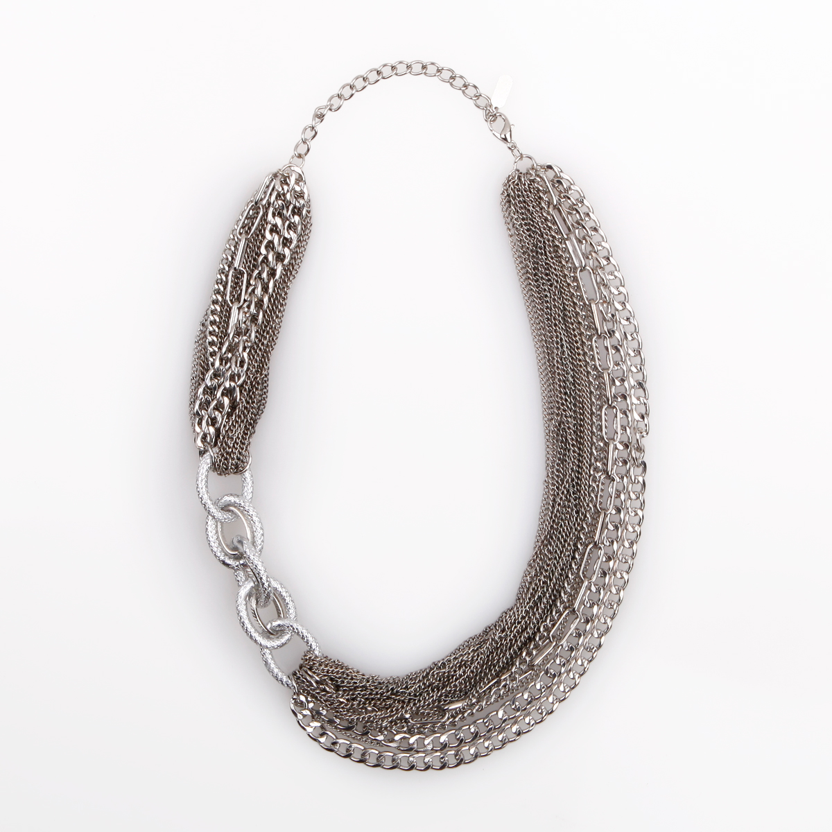 Short Chunky Chain Necklace in Silver | DAILYLOOK