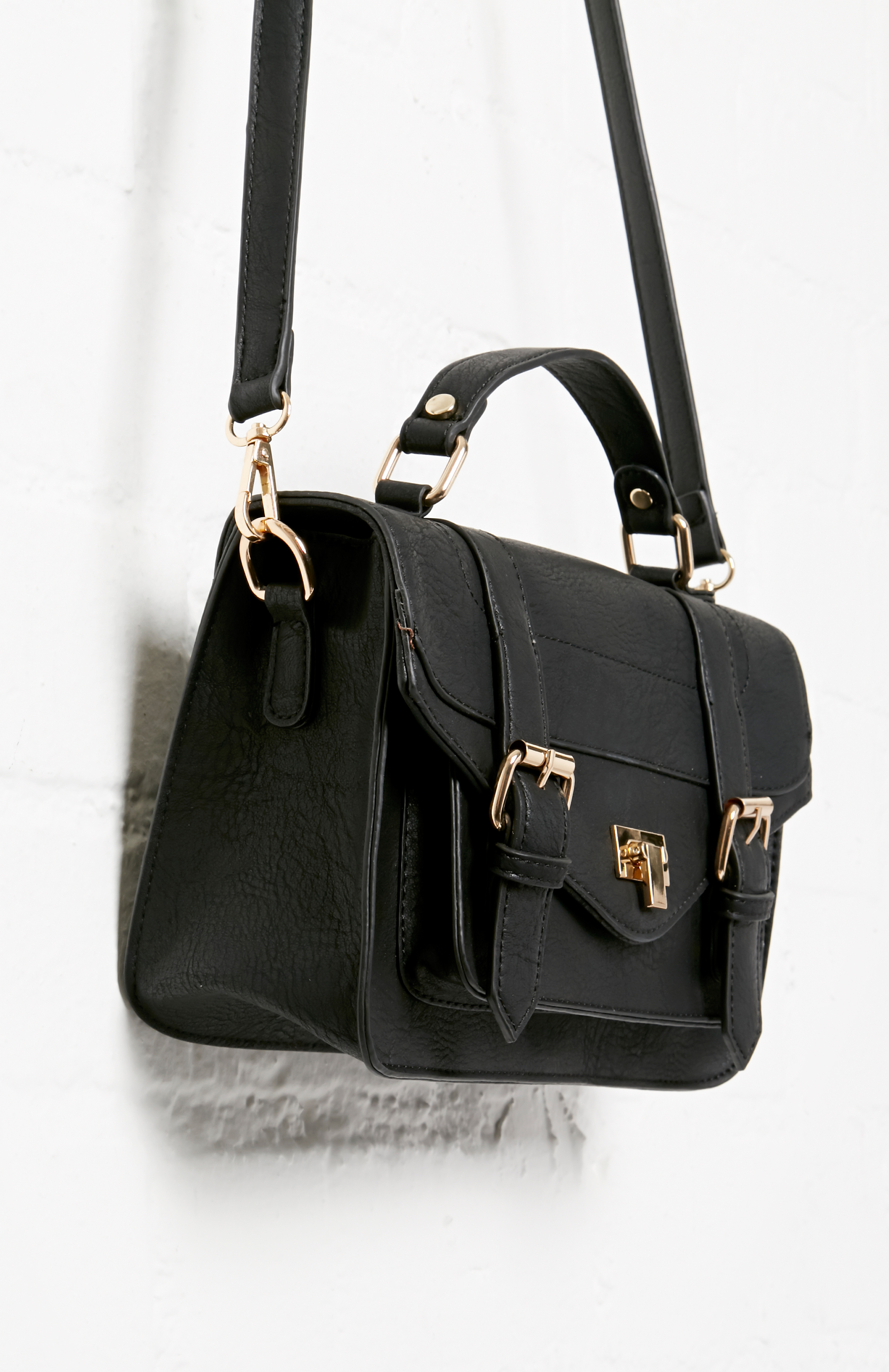 Cambridge Vegan Leather Shoulder Bag in Black DAILYLOOK