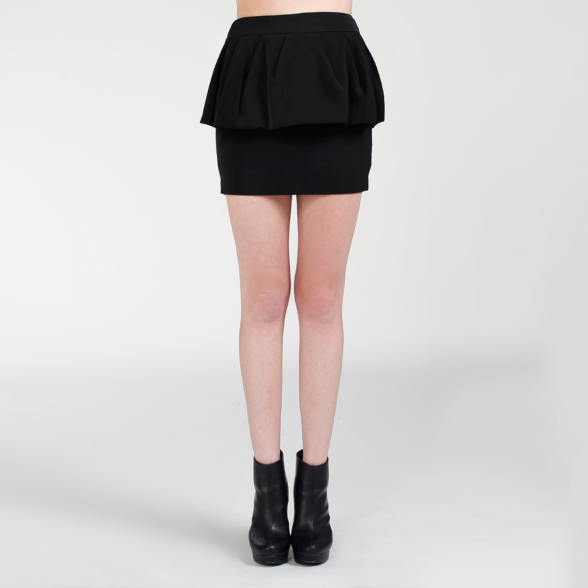Peplum Mini Skirt in Black | DAILYLOOK