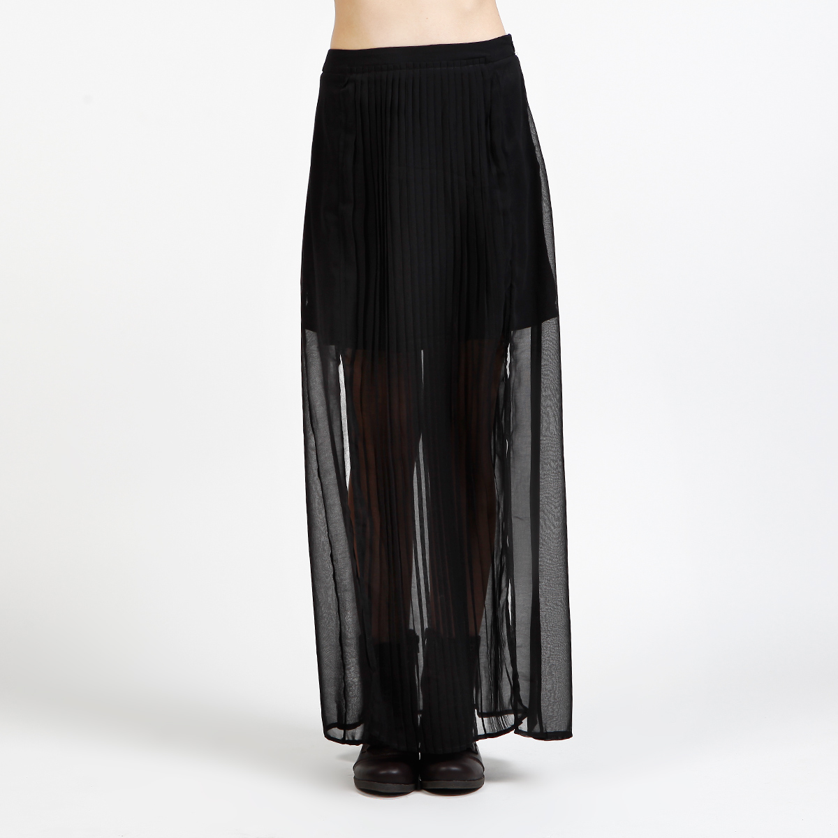 Accordion Pleat Maxi Skirt in Black DAILYLOOK