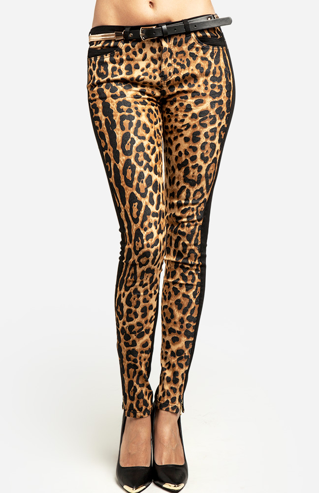 Leopard Front Skinny Jeans in Black DAILYLOOK
