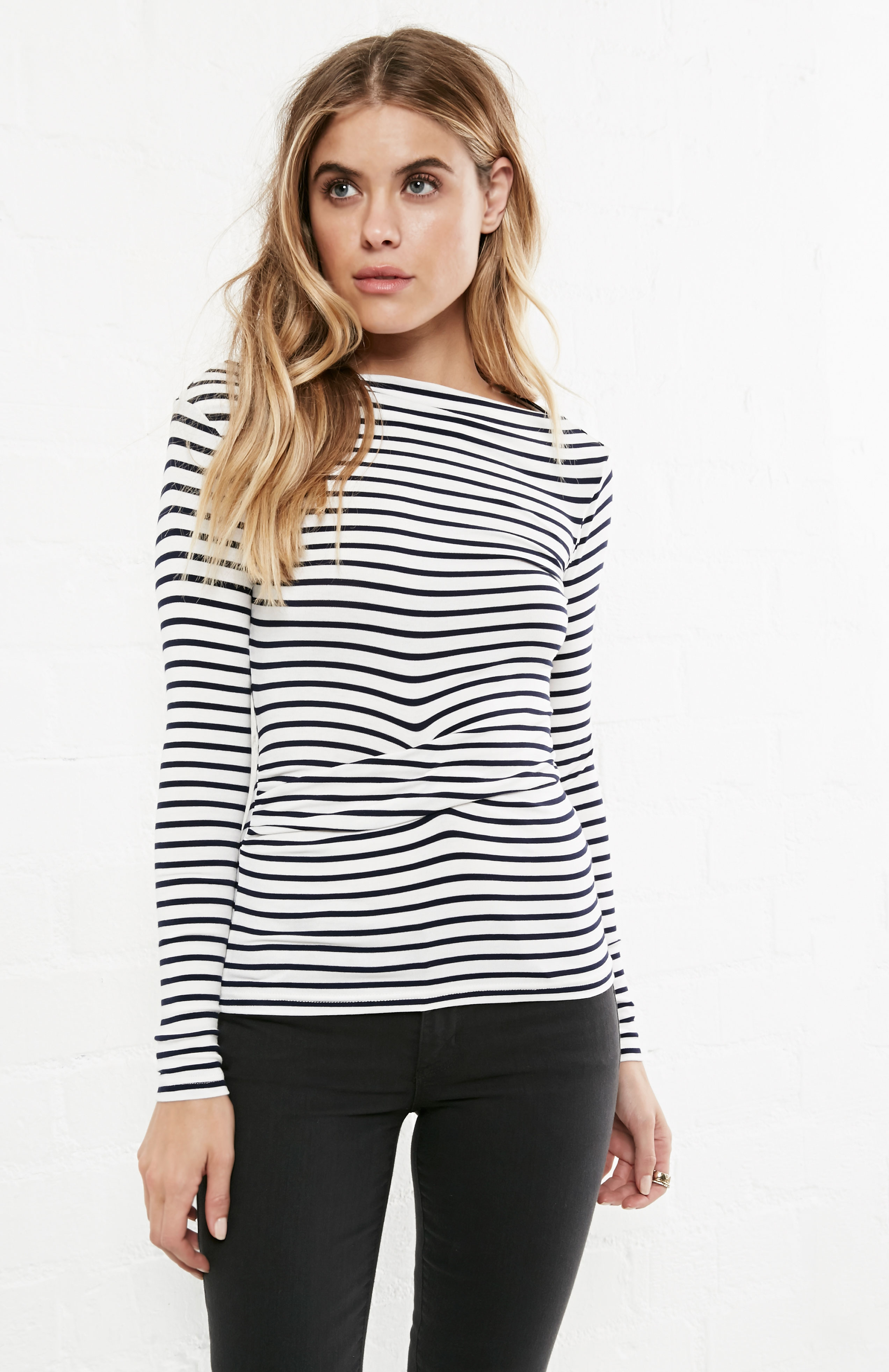 Front Row Shop Boat Neck Knit Top in White/Navy | DAILYLOOK