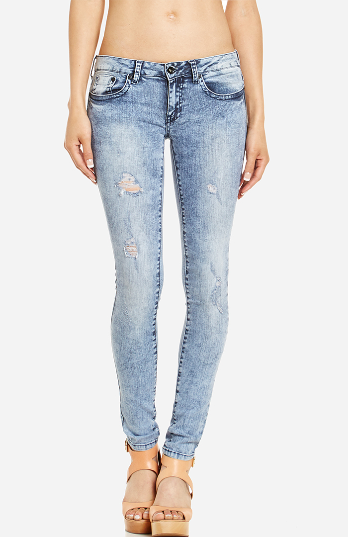 Distressed Skinny Jeans in Light Blue DAILYLOOK