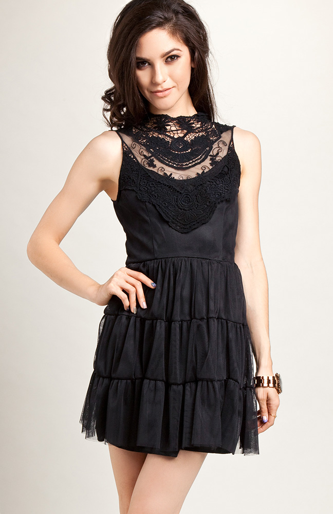 Victorian Lace Dress in Black | DAILYLOOK