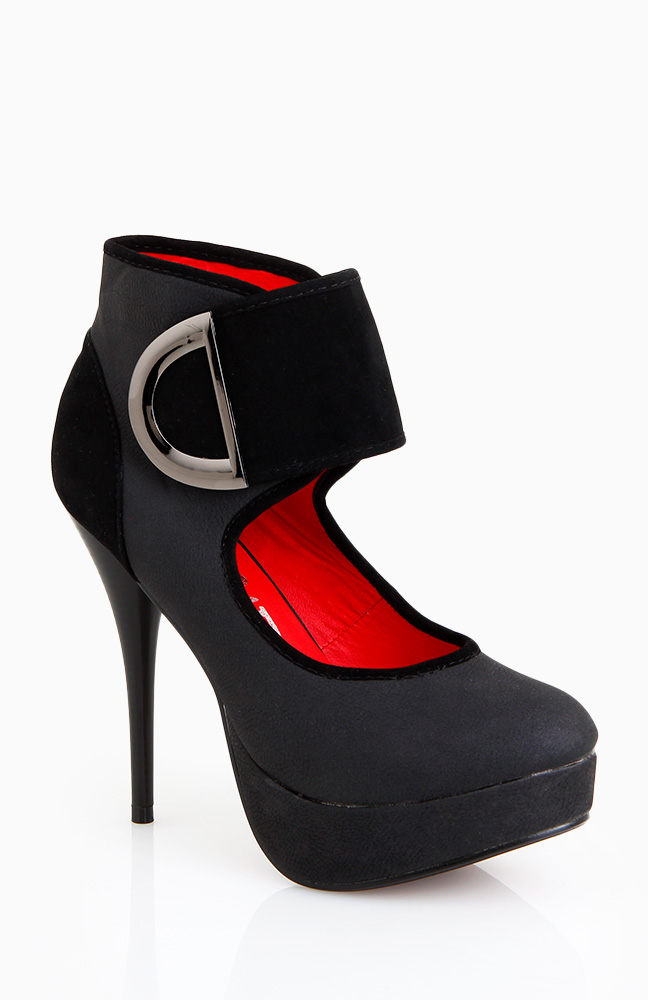 Suede Stap Platform Heels in Black | DAILYLOOK