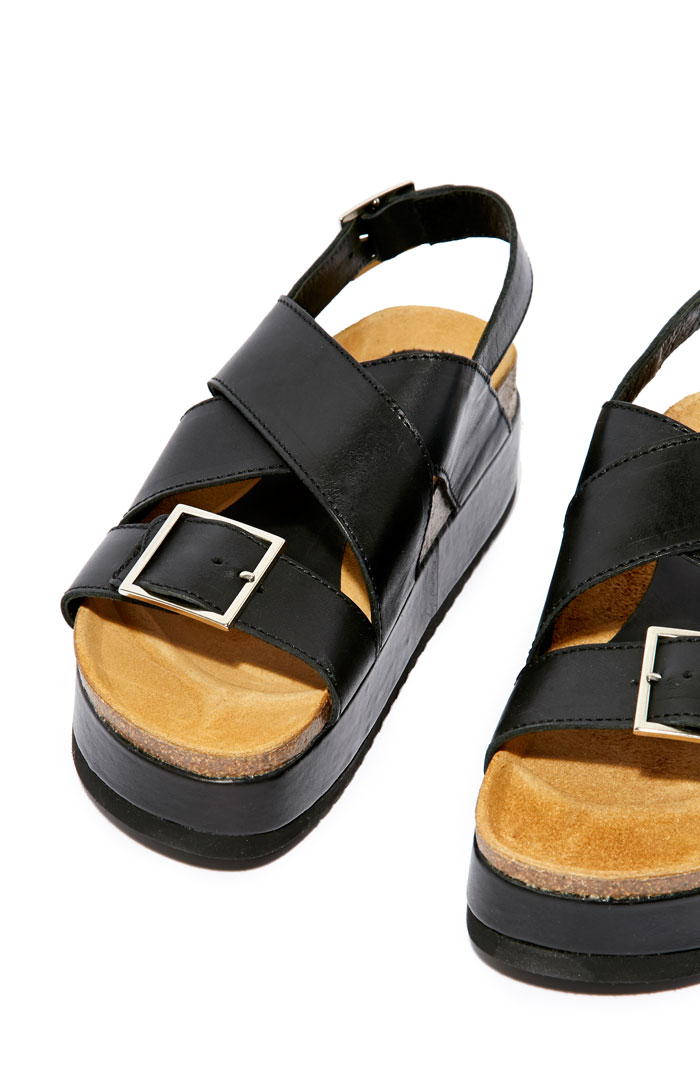 Yerse Platform Sandals in Black | DAILYLOOK