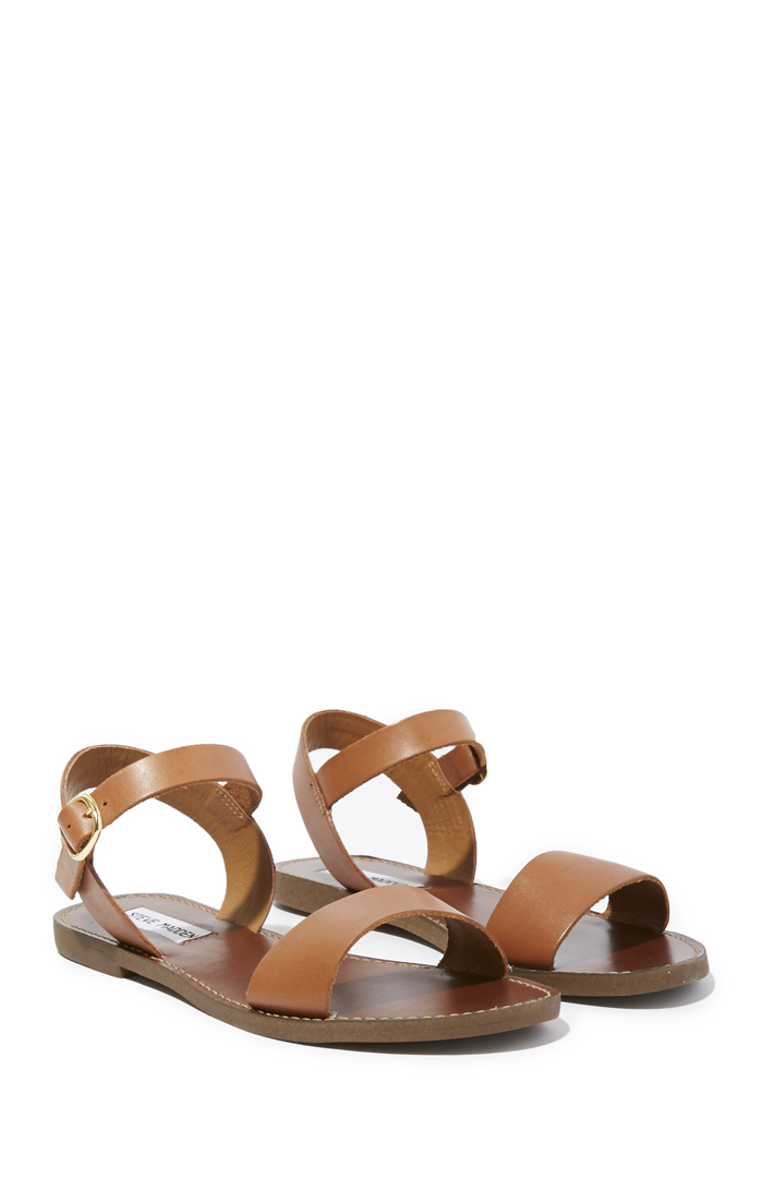 Steve Madden Donddi Flat Sandals in Tan | DAILYLOOK