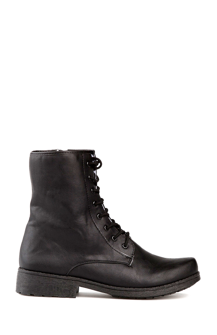Classic Combat Boot in Black DAILYLOOK