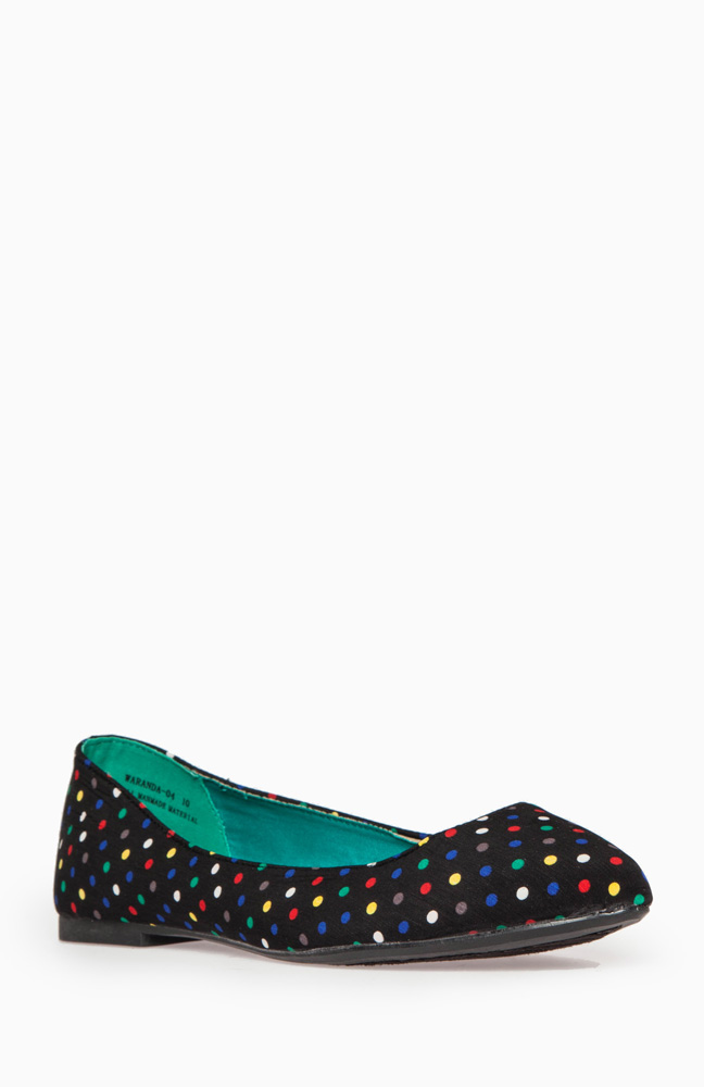 Polka Dotted Pointed Flats in Black | DAILYLOOK
