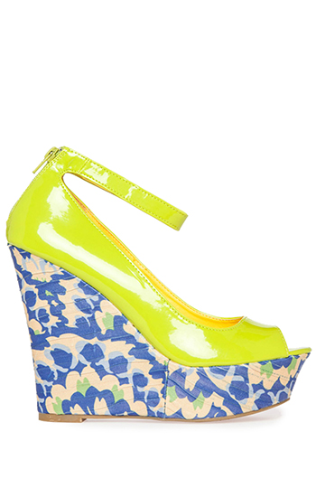 Vibrant Floral Base Wedges in Green | DAILYLOOK
