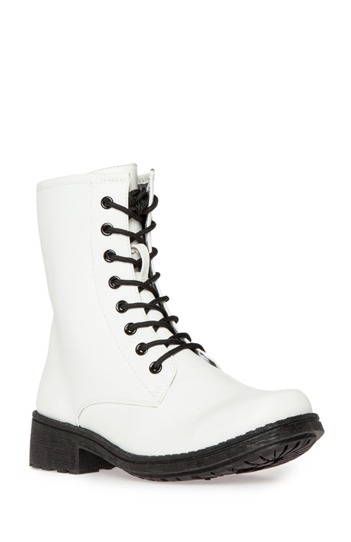 Classic Combat Boot in White DAILYLOOK