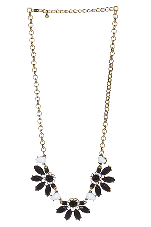 DAILYLOOK Elegant Petals Necklace