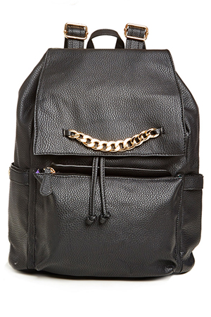Chain Flap Backpack in Black | DAILYLOOK