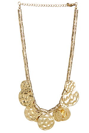 DAILYLOOK Hammered Circle Necklace