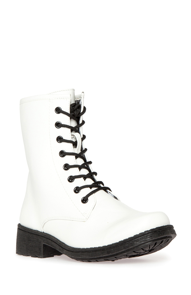 Classic Combat Boot in White | DAILYLOOK