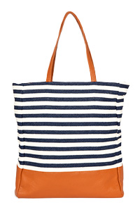 Nautical Striped Tote in Navy | DAILYLOOK