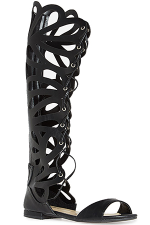 Scalloped Gladiator Sandals in Black | DAILYLOOK