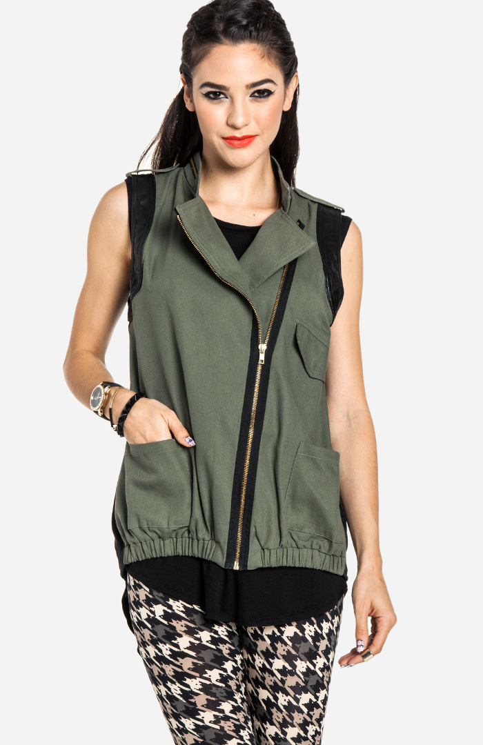 Utility Vest in Olive DAILYLOOK