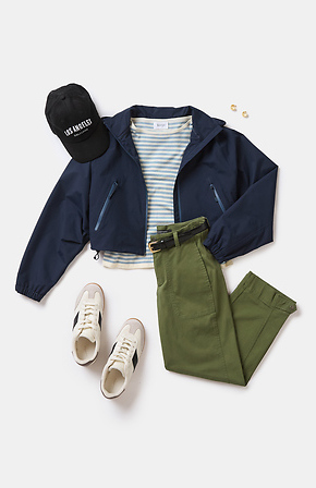 Beyond Yoga Jacket in Navy L | DAILYLOOK