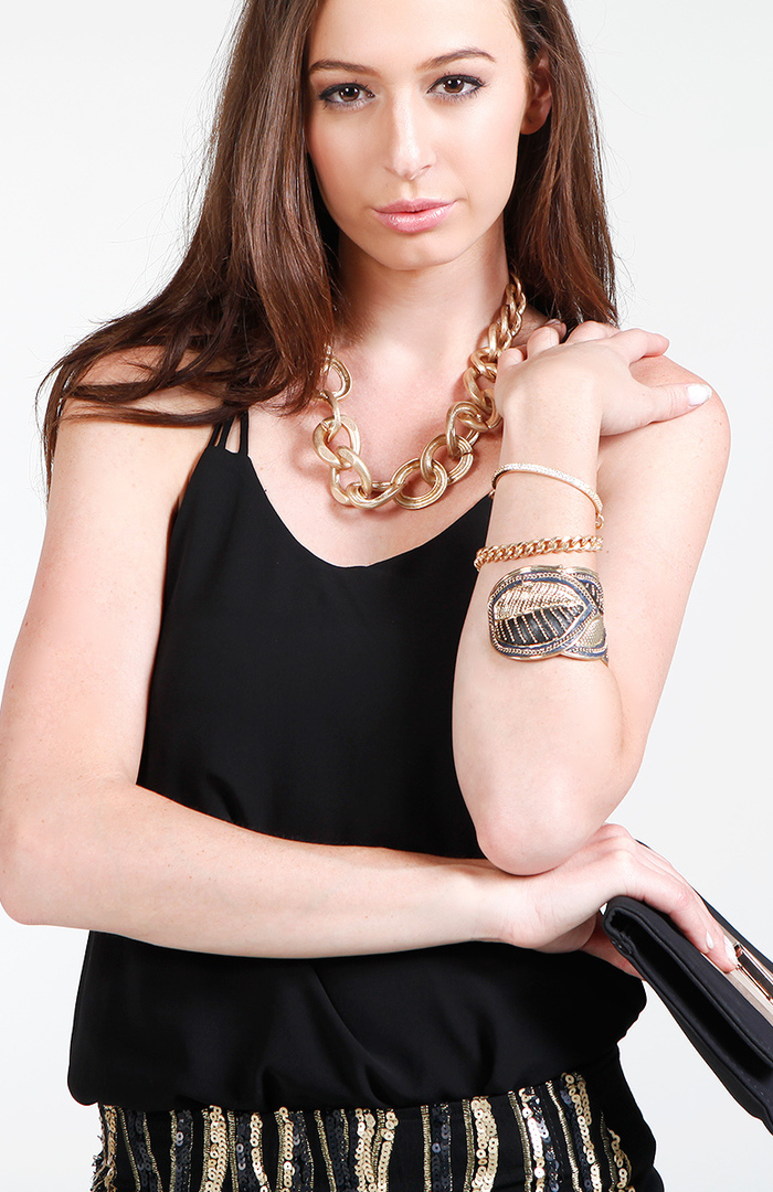 DAILYLOOK Matte Chain Link Necklace in Gold DAILYLOOK