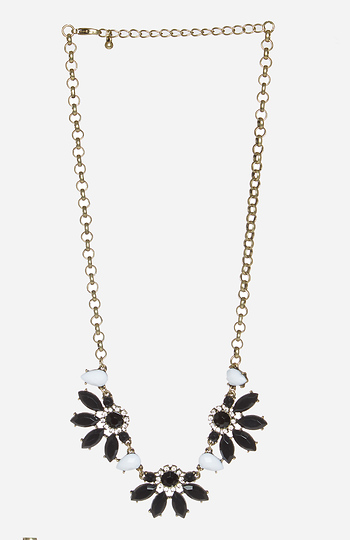 DAILYLOOK Elegant Petals Necklace Slide 1