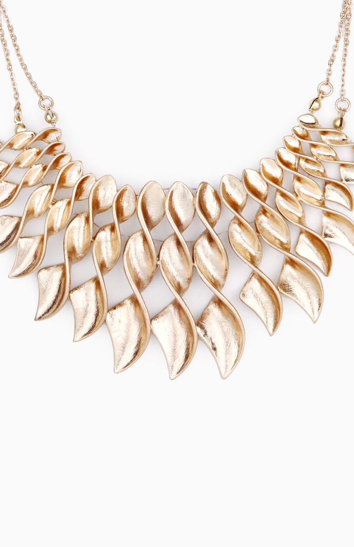 Twisted Ribbon Bib Necklace in Gold | DAILYLOOK