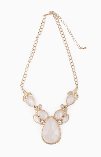 Delicate Leaf Necklace Slide 1