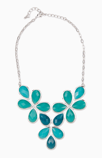 Stone Wreath Necklace Slide 1