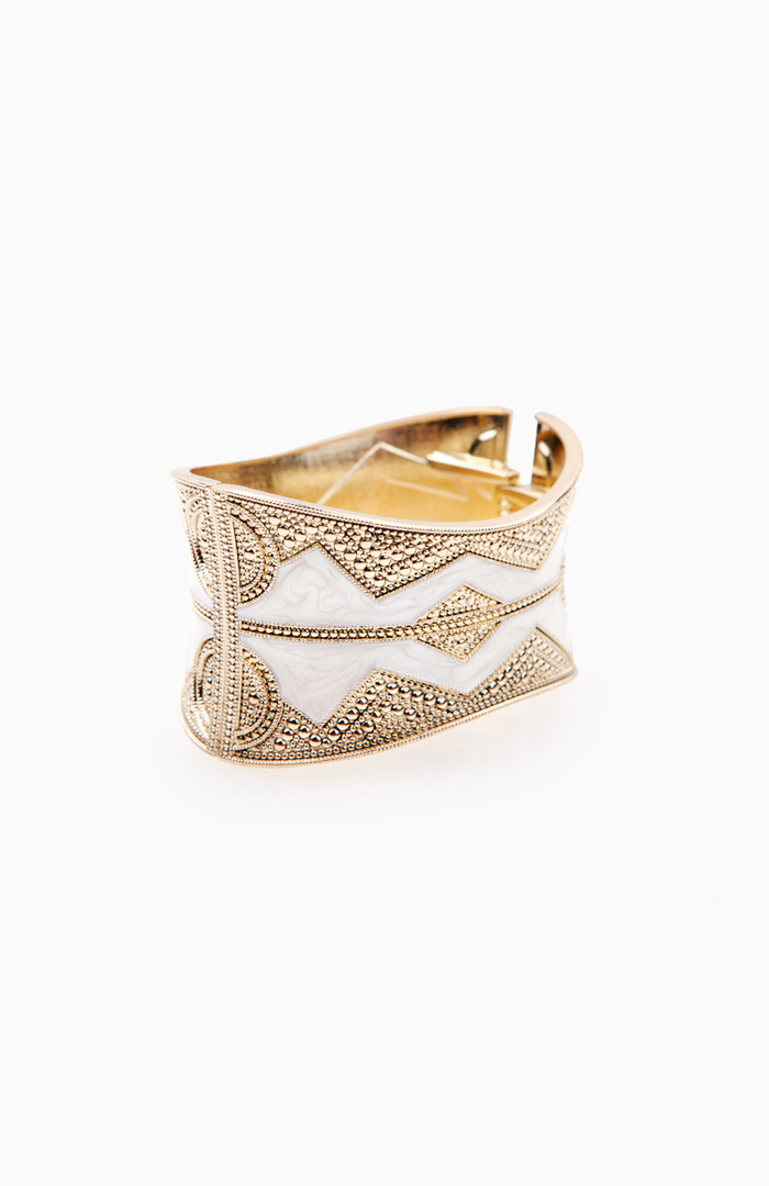 Ornate Design Bracelet in Ivory | DAILYLOOK