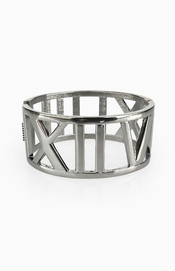 Roman Numeral Bracelet in Silver | DAILYLOOK