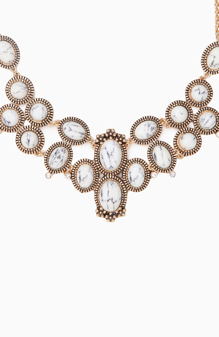 Vintage Ornament Necklace in White DAILYLOOK