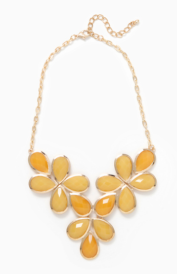 Stone Wreath Necklace Slide 1