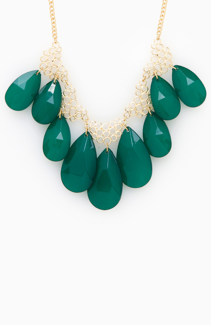 Chandelier Crystal Necklace in Green DAILYLOOK