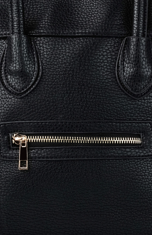 On The Go Structured Handbag in Black | DAILYLOOK