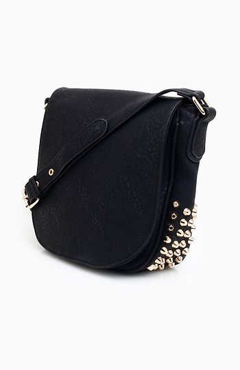 Side Studded Shoulder Bag in Black | DAILYLOOK