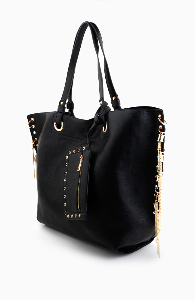Side Chain Fringe Tote in Black DAILYLOOK