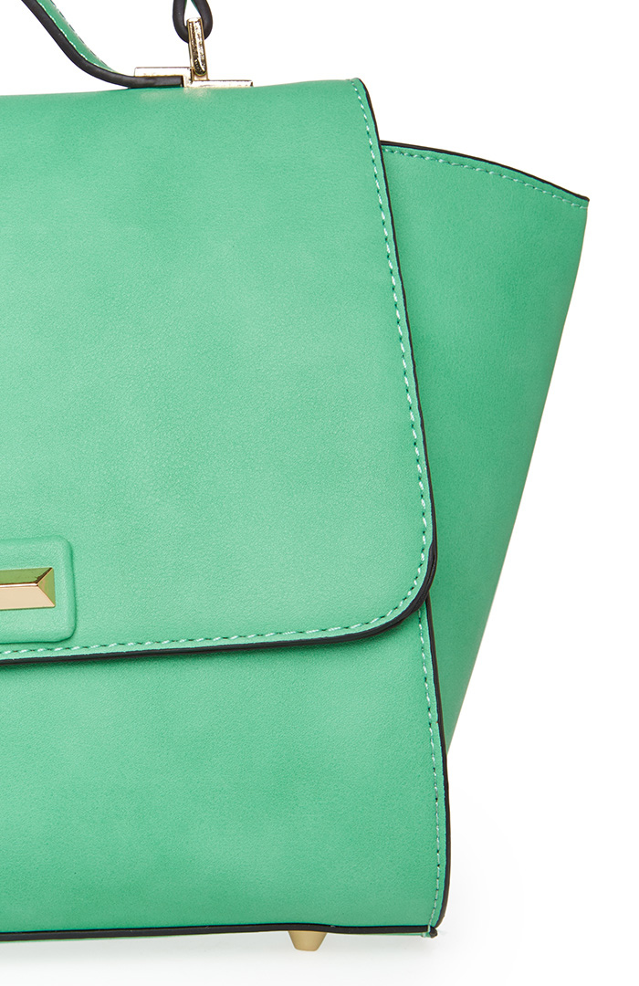 Structured Trapeze Handbag in Mint | DAILYLOOK
