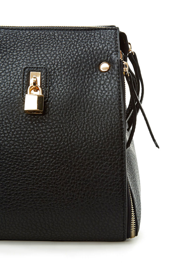 DAILYLOOK Lock & Key Tote Backpack in Black DAILYLOOK