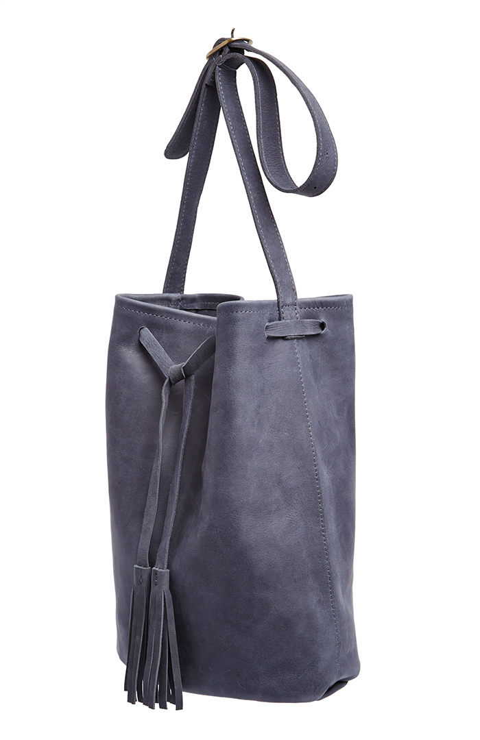 Jesslyn Blake Leather Bucket Bag in Navy DAILYLOOK