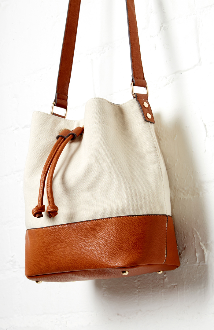 Wesley Vegan Leather Bucket Bag in Ivory DAILYLOOK