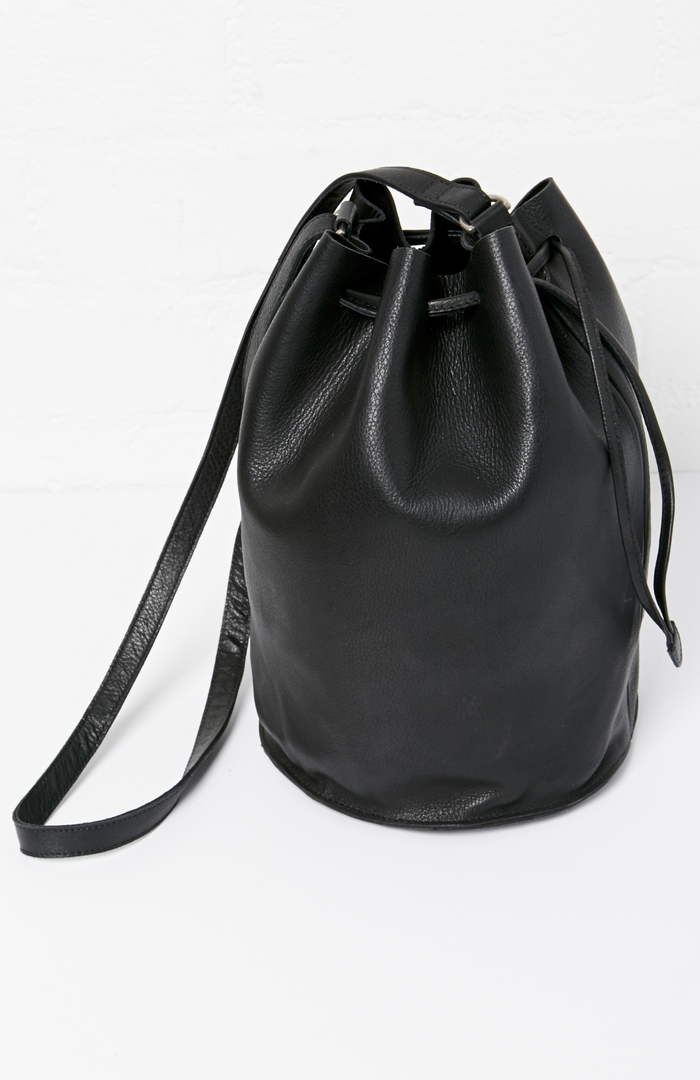 Yerse Leather Black Bucket Bag in Black | DAILYLOOK