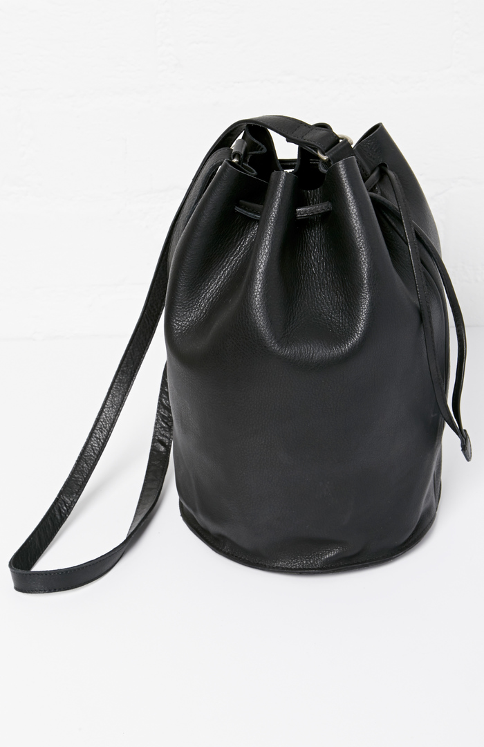 Yerse Leather Black Bucket Bag in Black DAILYLOOK
