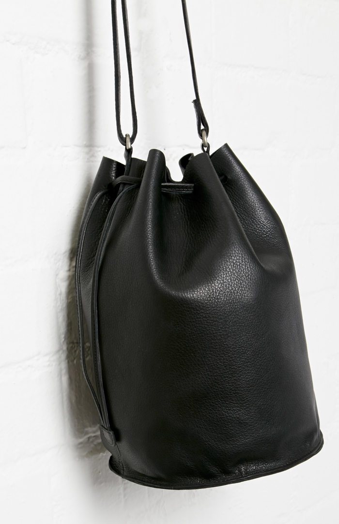 Yerse Leather Black Bucket Bag in Black DAILYLOOK