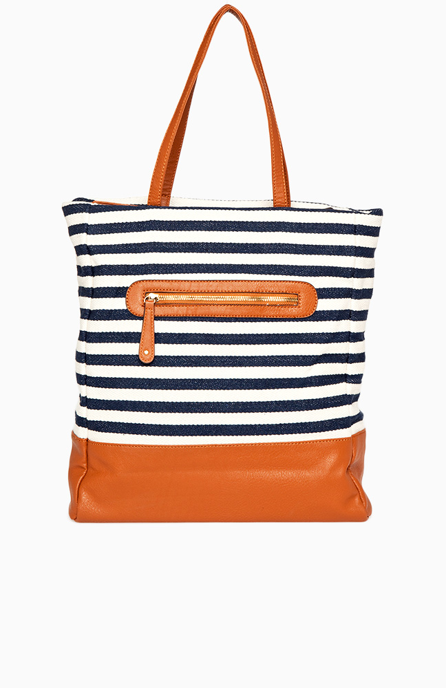 Nautical Striped Tote in Navy | DAILYLOOK