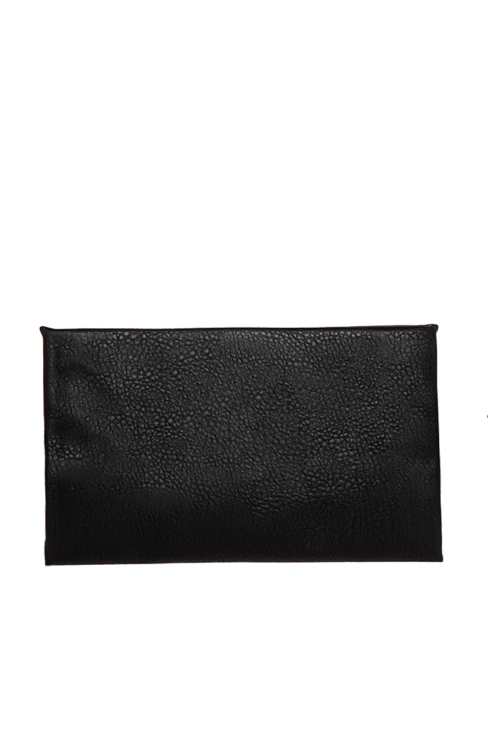 Classic Leatherette Clutch in Black | DAILYLOOK