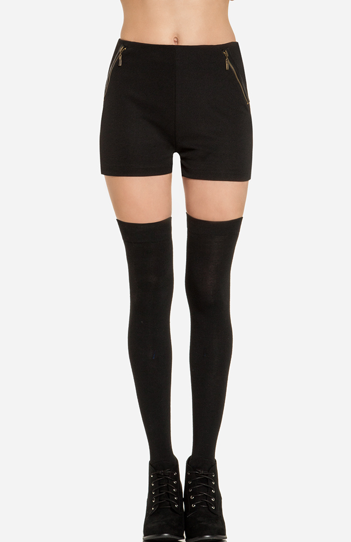 Zipper Detail Shorts in Black | DAILYLOOK