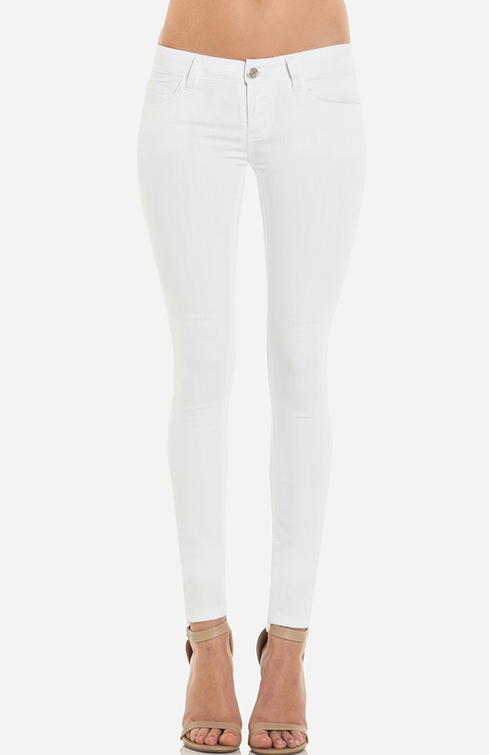 Classic Skinny Jeans in White | DAILYLOOK